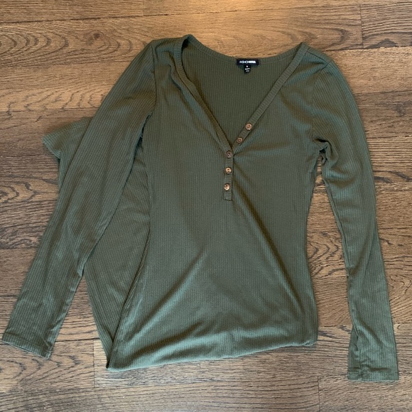 Ribbed Long-Sleeved Olive Green Dress - Picture 2 of 5